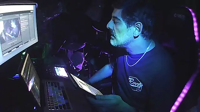 Snapshot of Rod_Contreras_ARG chatting on November 8, 3:07 am Rod Contreras ARG online show from November 8, 3:07 am