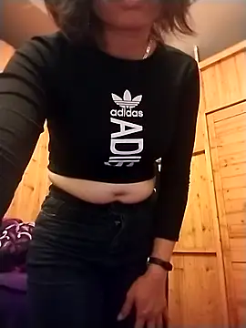   Ngoc20   online show from February 20, 5:24 pm