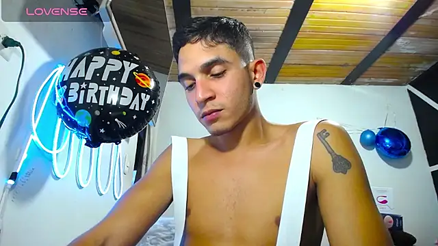 Angel latinboy online show from March 20, 11:12 pm