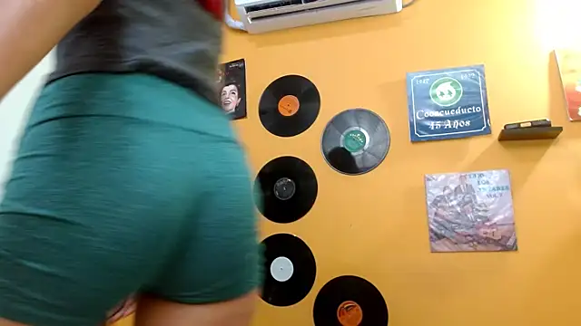 skinnyverus18 online show from November 7, 7:03 pm