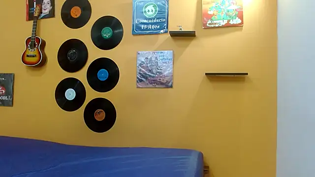 skinnyverus18 online show from February 4, 6:58 pm