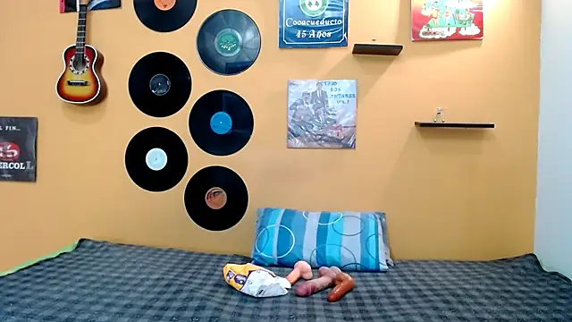 skinnyverus18 online show from February 27, 6:41 pm