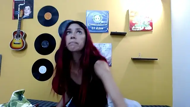 skinnyverus18 online show from March 5, 7:32 pm