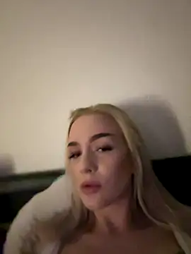 Snapshot of DaryaDoll chatting on November 26, 10:11 pm DaryaDoll online show from November 26, 10:11 pm