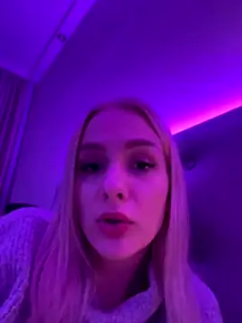 Snapshot of DaryaDoll chatting on November 28, 6:10 pm DaryaDoll online show from November 28, 6:10 pm