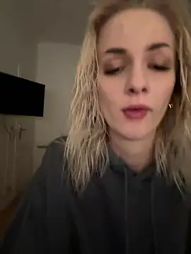 Snapshot of DaryaDoll chatting on January 12, 10:37 pm DaryaDoll online show from January 12, 10:37 pm