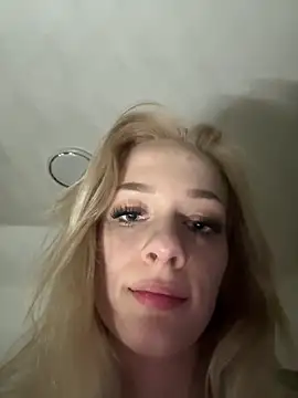 Snapshot of DaryaDoll chatting on February 8, 3:54 am DaryaDoll online show from February 8, 3:54 am