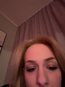 Snapshot of DaryaDoll chatting on February 8, 3:59 pm DaryaDoll online show from February 8, 3:59 pm