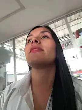 Snapshot of MacaW09 chatting on February 23, 5:21 pm MacaW09 online show from February 23, 5:21 pm