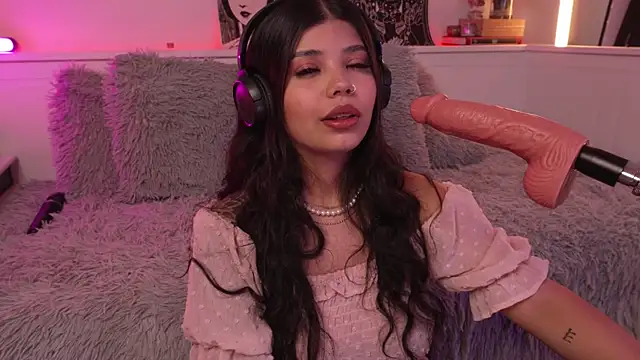 sophieee art online show from February 13, 8:38 pm