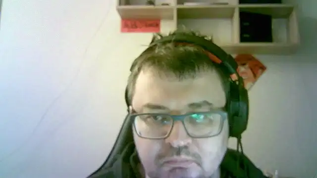 Snapshot of SirAbuser chatting on February 6, 7:39 pm SirAbuser online show from February 6, 7:39 pm
