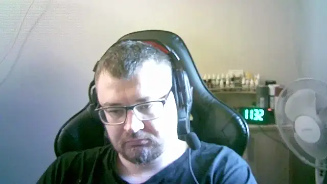 Snapshot of SirAbuser chatting on March 12, 8:31 am SirAbuser online show from March 12, 8:31 am