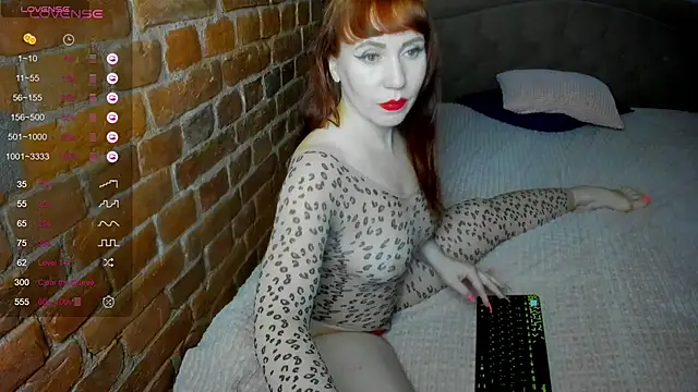 Cutiee Alicee online show from March 15, 1:30 am