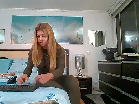 Mirianzapata 1 online show from October 31, 6:47 am