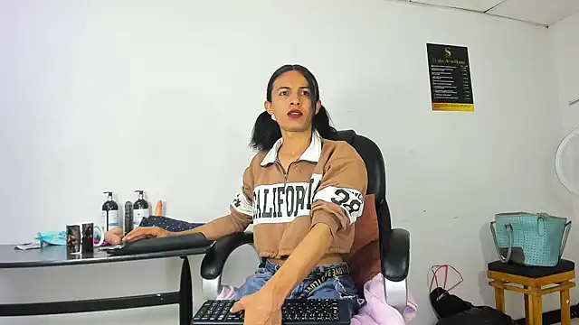 Aisha hotts777 online show from November 27, 4:03 am