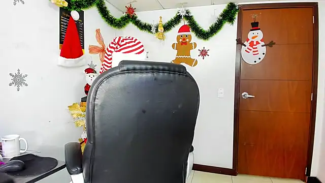 Aisha hotts777 online show from December 22, 5:26 am