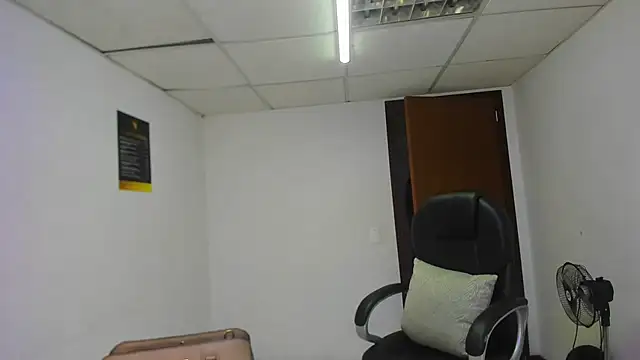 Snapshot of Aisha_hotts777 chatting on March 3, 3:12 am Aisha hotts777 online show from March 3, 3:12 am