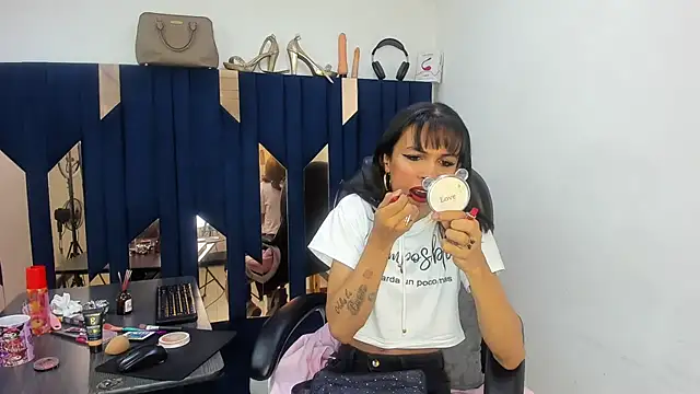 Snapshot of Aisha_hotts777 chatting on April 24, 3:31 am Aisha hotts777 online show from April 24, 3:31 am