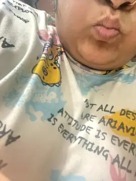 Snapshot of indian-hotmilfs chatting on September 26, 1:26 pm indian-hotmilfs online show from September 26, 1:26 pm