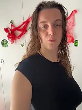 TenderLaGlamor online show from November 1, 10:50 am