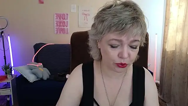 Snapshot of Rosette_Pricky chatting on June 27, 2:44 pm Rosette Pricky online show from June 27, 2:44 pm