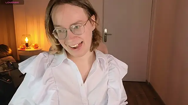 Amanda Butlerr online show from May 23, 12:20 pm