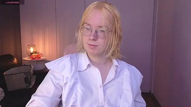 Amanda Butlerr online show from May 28, 1:19 pm