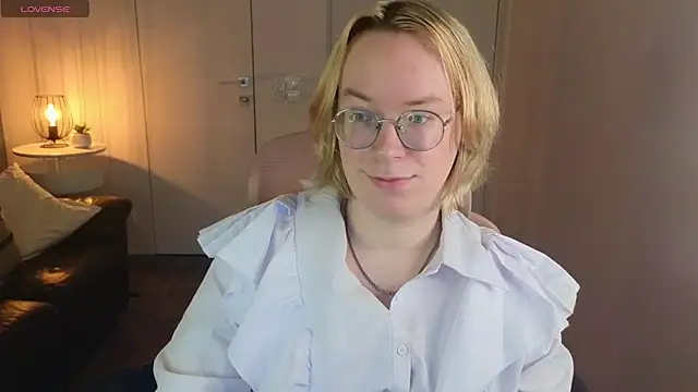 Amanda Butlerr online show from July 4, 1:50 pm