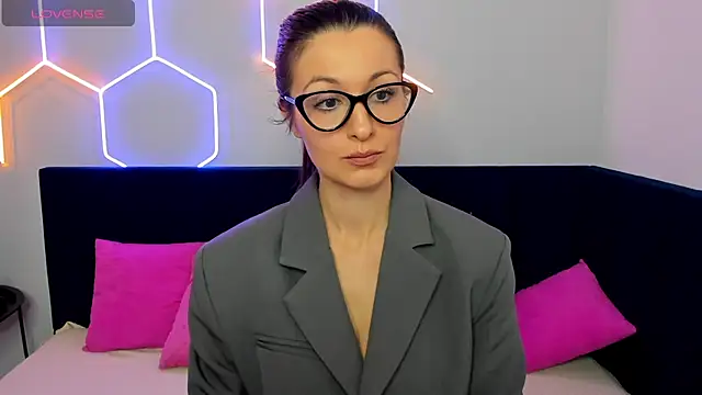 Joan Nelson online show from December 19, 1:34 am