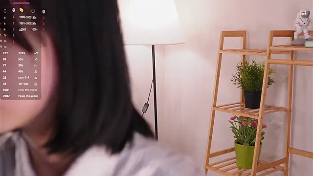 SuzanneHowse online show from November 17, 6:08 am