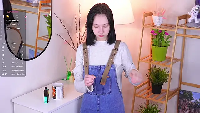 Snapshot of SuzanneHowse chatting on February 4, 3:12 am SuzanneHowse online show from February 4, 3:12 am