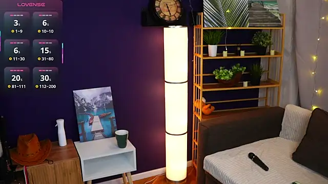 Snapshot of SuzanneHowse chatting on February 23, 4:15 pm SuzanneHowse online show from February 23, 4:15 pm