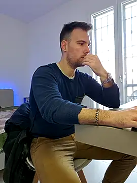 mrlyuis online show from January 8, 11:45 am