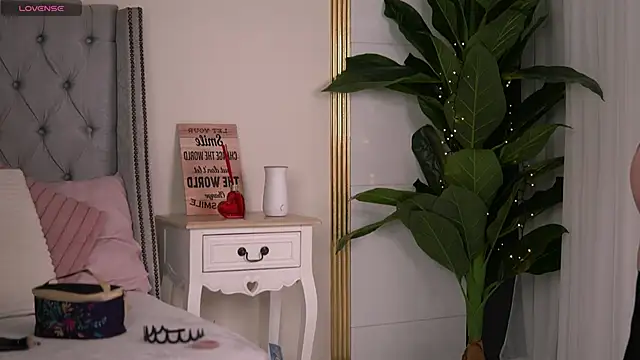 RebeccaRese online show from April 3, 8:56 am