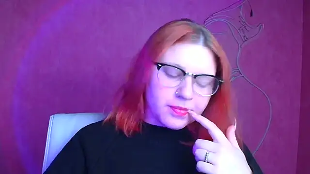 ScarletVixen  online show from October 8, 8:50 pm