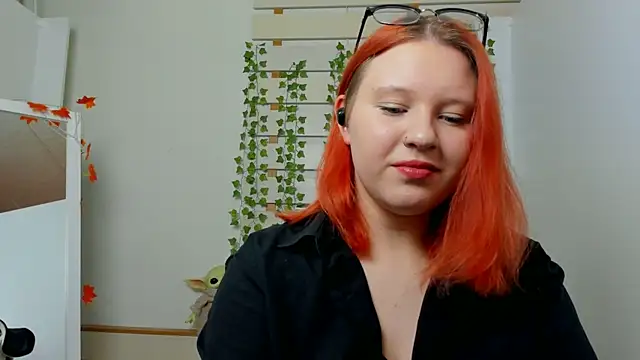 ScarletVixen  online show from October 11, 6:50 pm