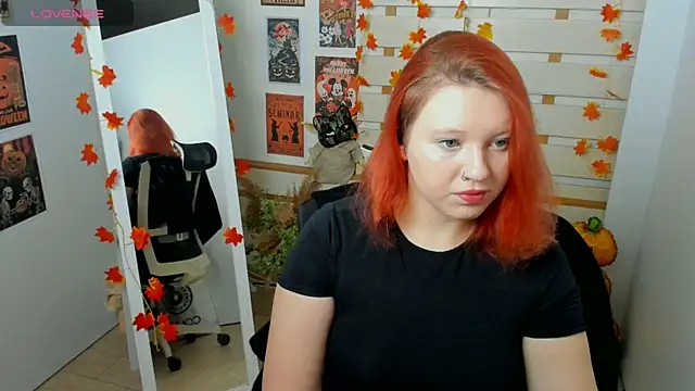 ScarletVixen  online show from October 18, 6:30 pm