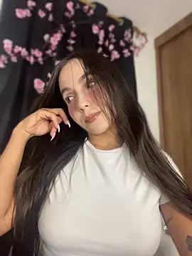 Snapshot of Scarlett05 chatting on May 19, 1:56 am Scarlett05 online show from May 19, 1:56 am