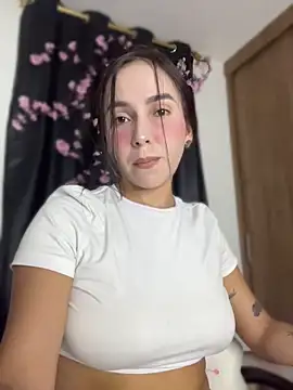 Snapshot of Scarlett05 chatting on June 3, 2:03 am Scarlett05 online show from June 3, 2:03 am