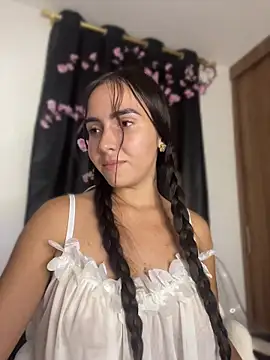 Snapshot of Scarlett05 chatting on July 2, 3:23 am Scarlett05 online show from July 2, 3:23 am
