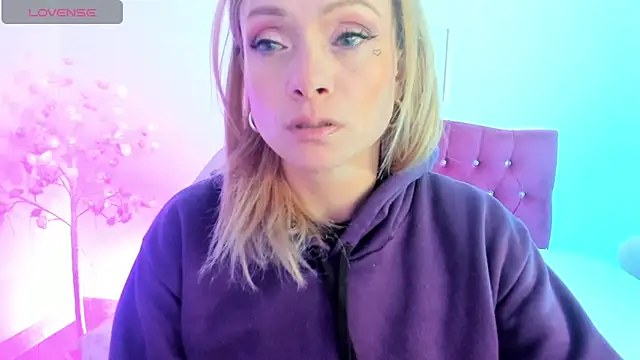 Snapshot of scarlett_blake11 chatting on October 3, 4:31 am scarlett blake11 online show from October 3, 4:31 am