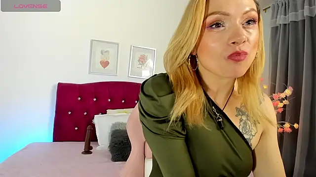 Snapshot of scarlett_blake11 chatting on October 10, 4:00 am scarlett blake11 online show from October 10, 4:00 am