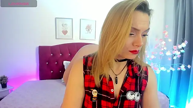 Snapshot of scarlett_blake11 chatting on October 15, 4:56 am scarlett blake11 online show from October 15, 4:56 am