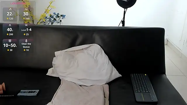 Snapshot of zarek_lux chatting on May 21, 1:29 pm zarek lux online show from May 21, 1:29 pm