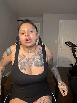 chicanachic13 online show from October 3, 6:54 am