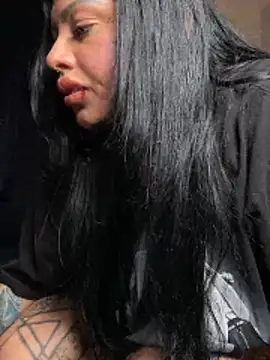 chicanachic13 online show from December 5, 7:06 am