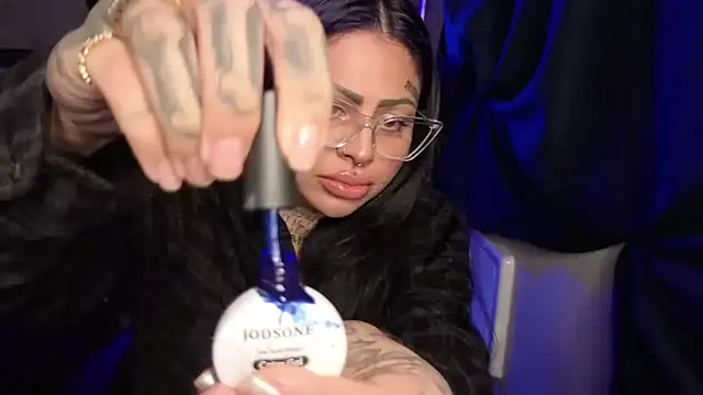 chicanachic13 online show from January 17, 4:06 am