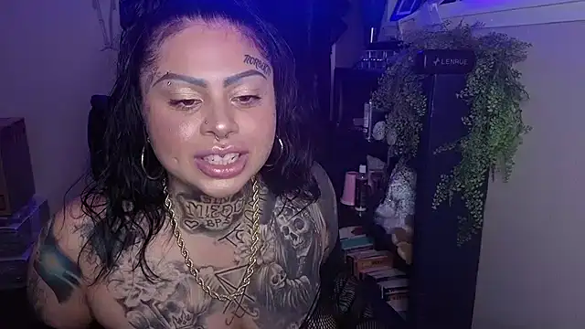 chicanachic13 online show from May 23, 4:50 am