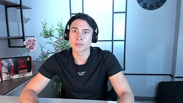 AustinJones  online show from February 14, 6:48 pm