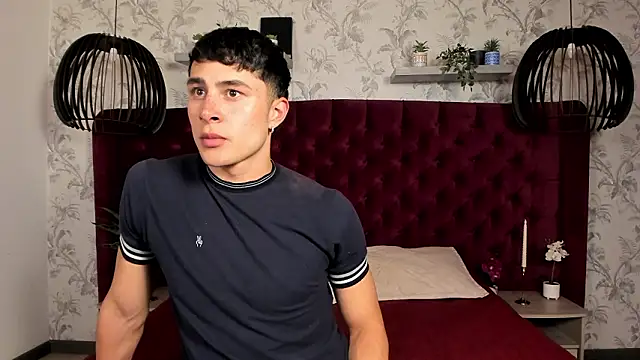 AustinJones  online show from March 25, 7:20 pm